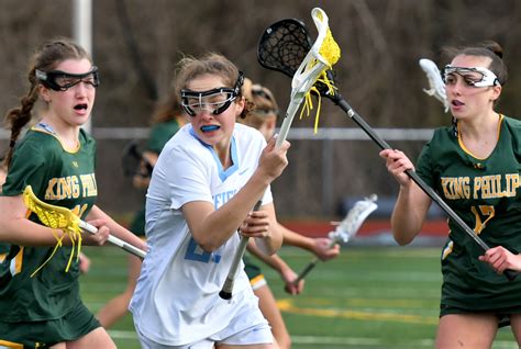 Key defensive play lifts Medfield to high-scoring win over King Philip